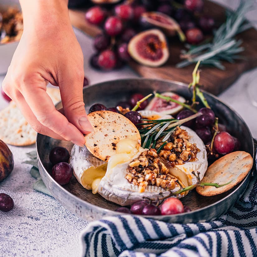6 façons de servir un brie chaud Coup de Pouce