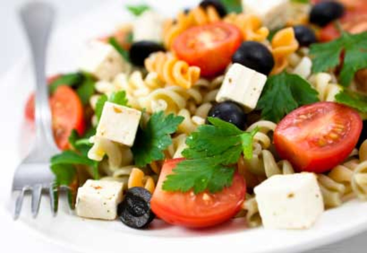 Pâtes aux tomates cerises, aux olives noires et au feta Coup de Pouce