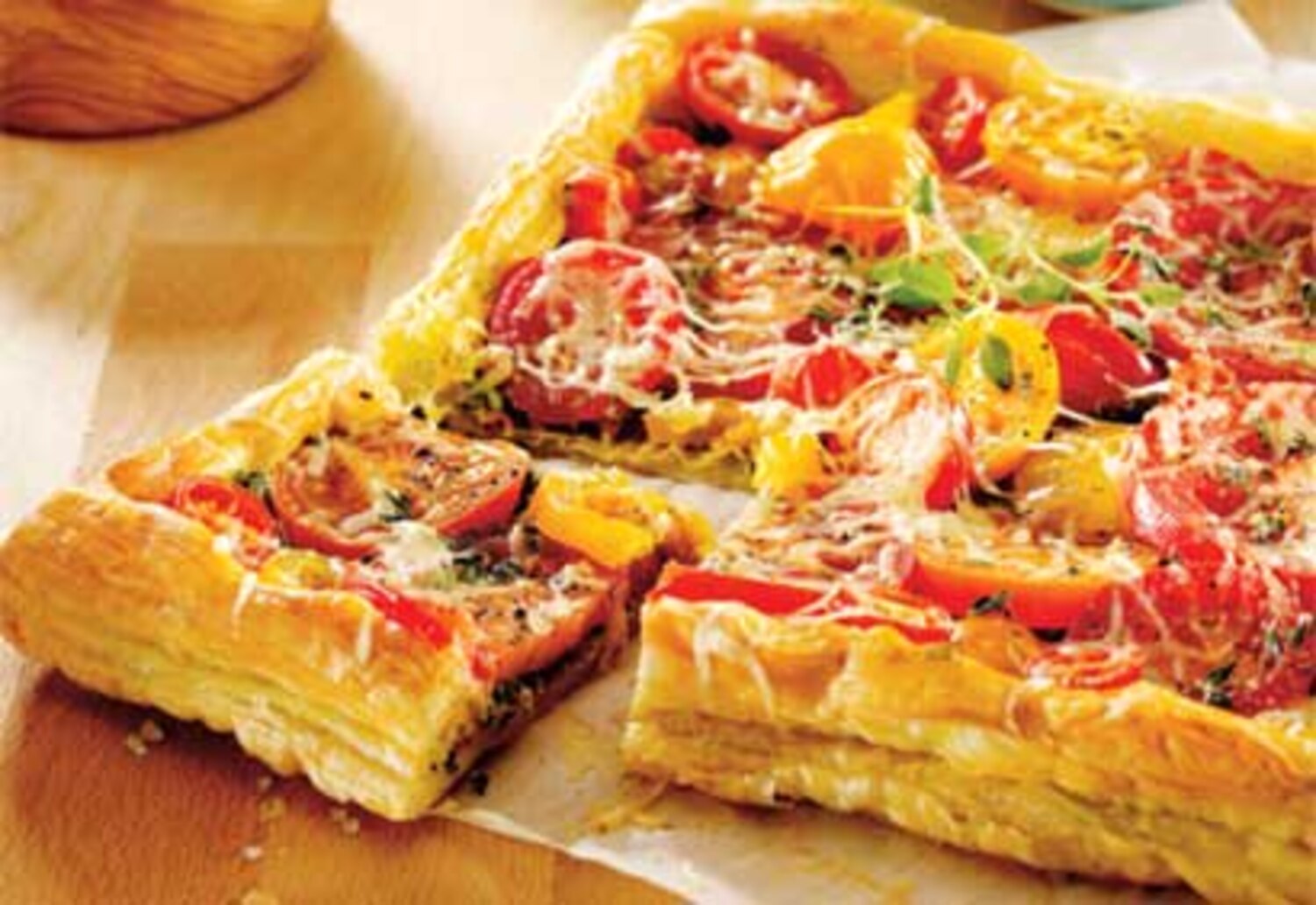 Tarte feuilletée aux tomates et au fromage | Coup de Pouce