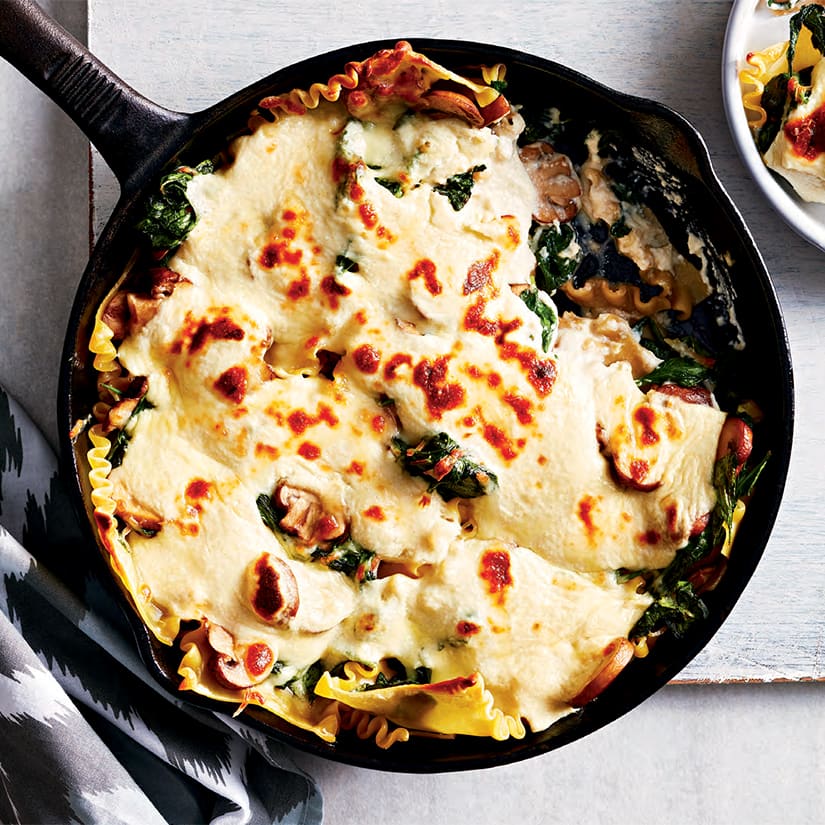 Lasagne végé aux champignons dans un poêlon