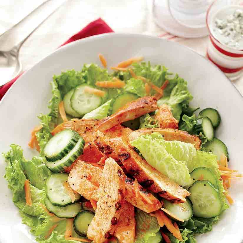 Salade de poulet grillé, sauce au babeurre Coup de Pouce