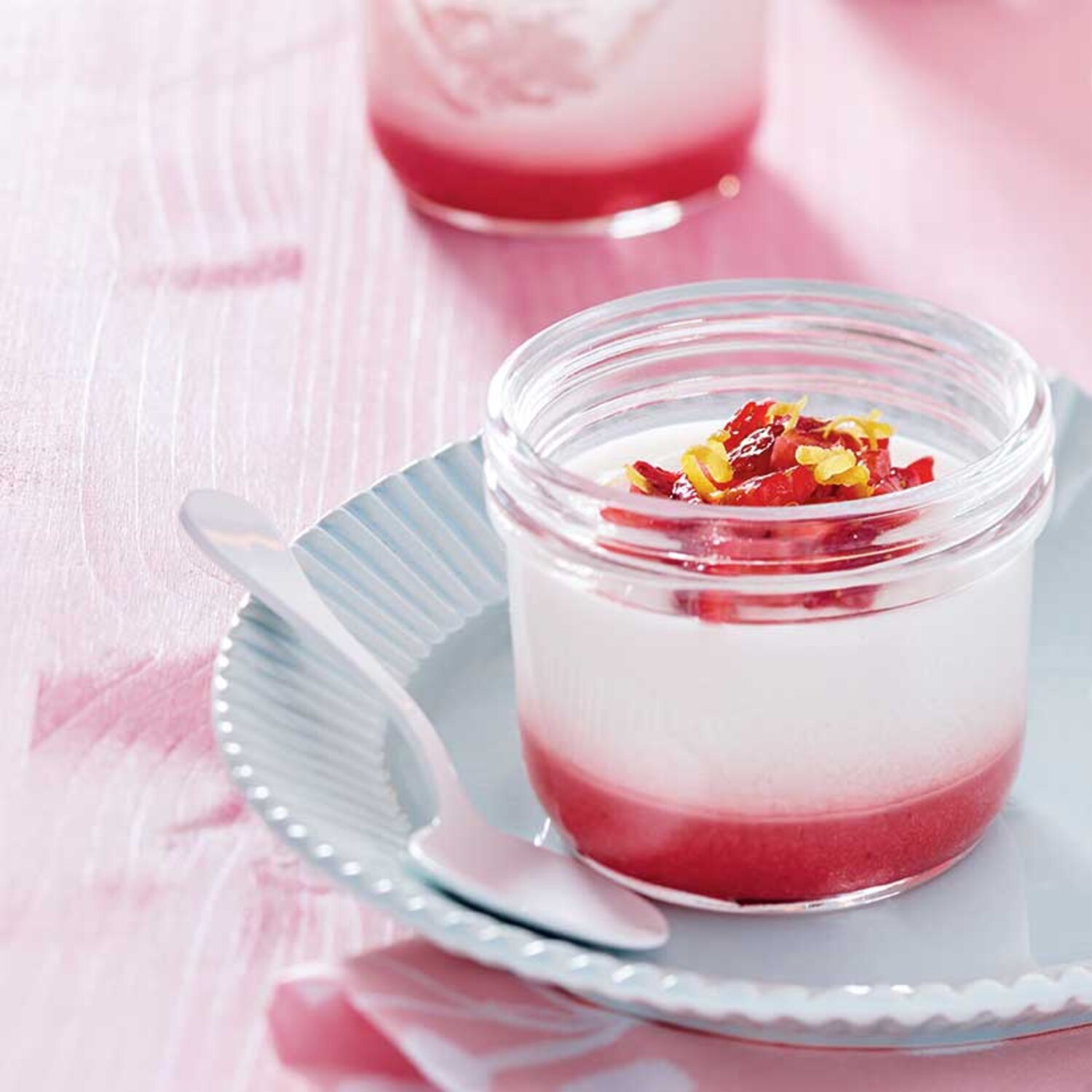 Recette de panna cotta au lait de coco et à la fraise Coup de Pouce