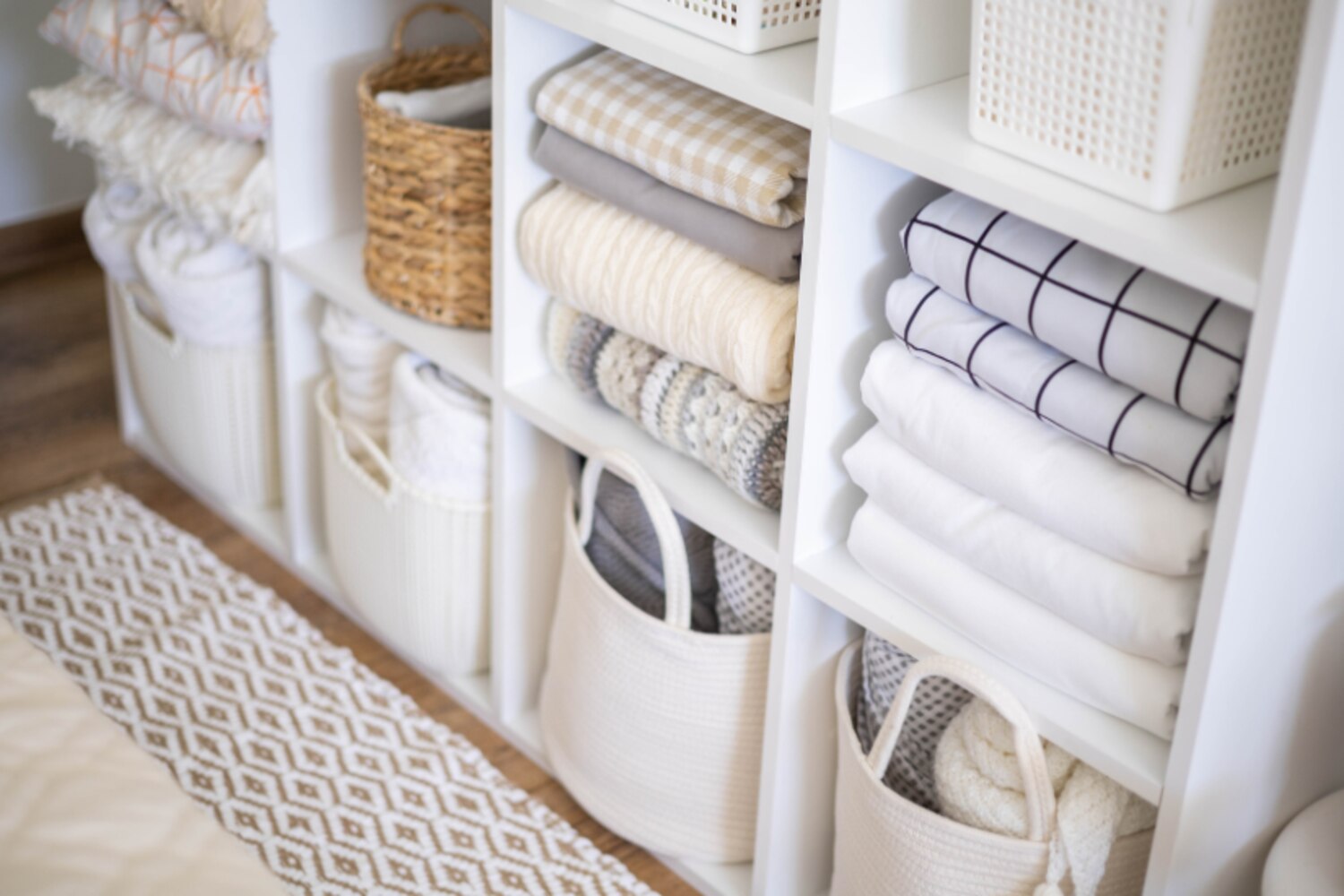 This Simple Storage Hack Keeps Your Winter Linens Fresh Until Next ...