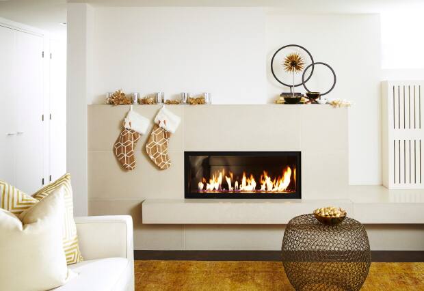 How to decorate your mantel for the holidays