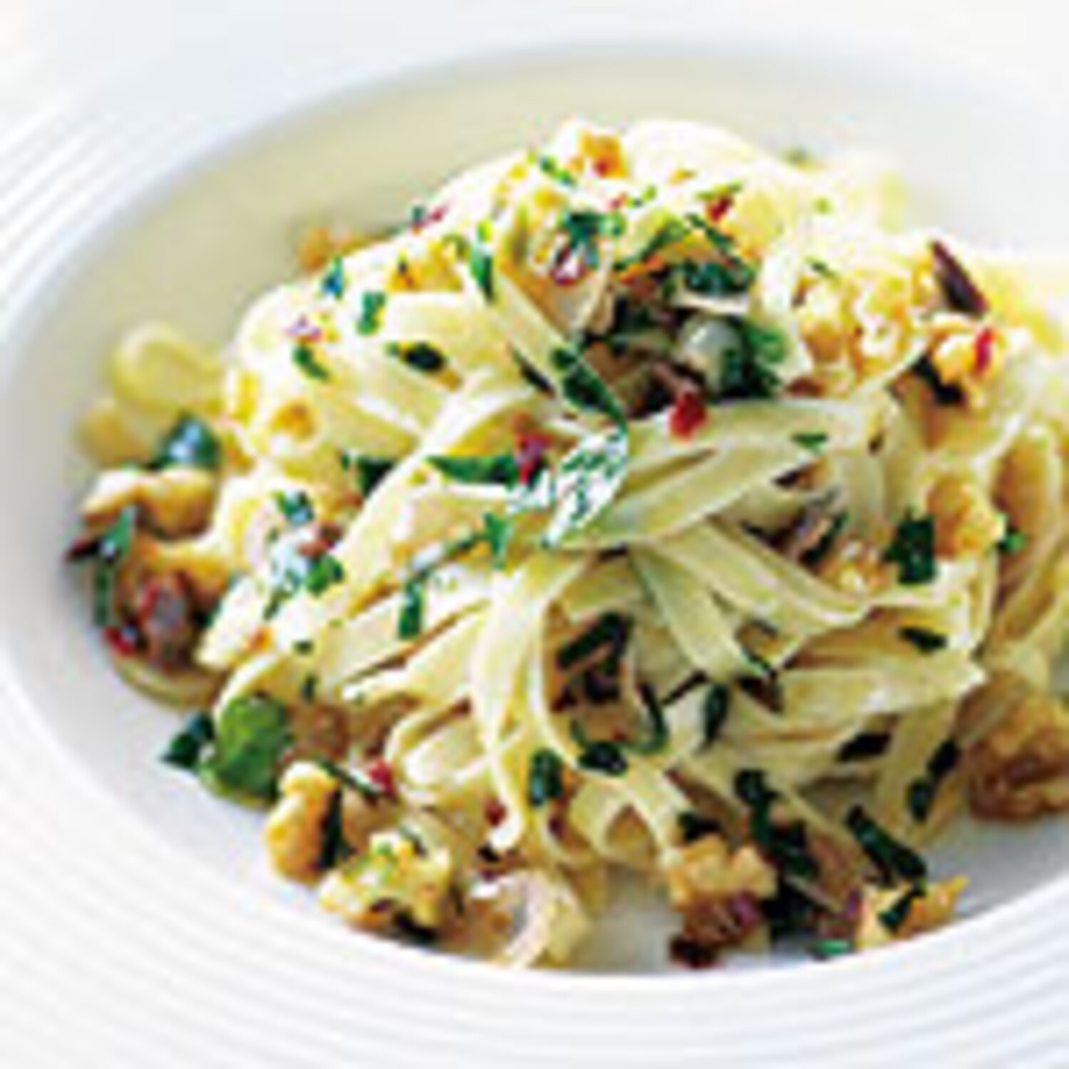 Linguine with Walnuts, Parsley and Garlic Oil Sauce | Canadian Living