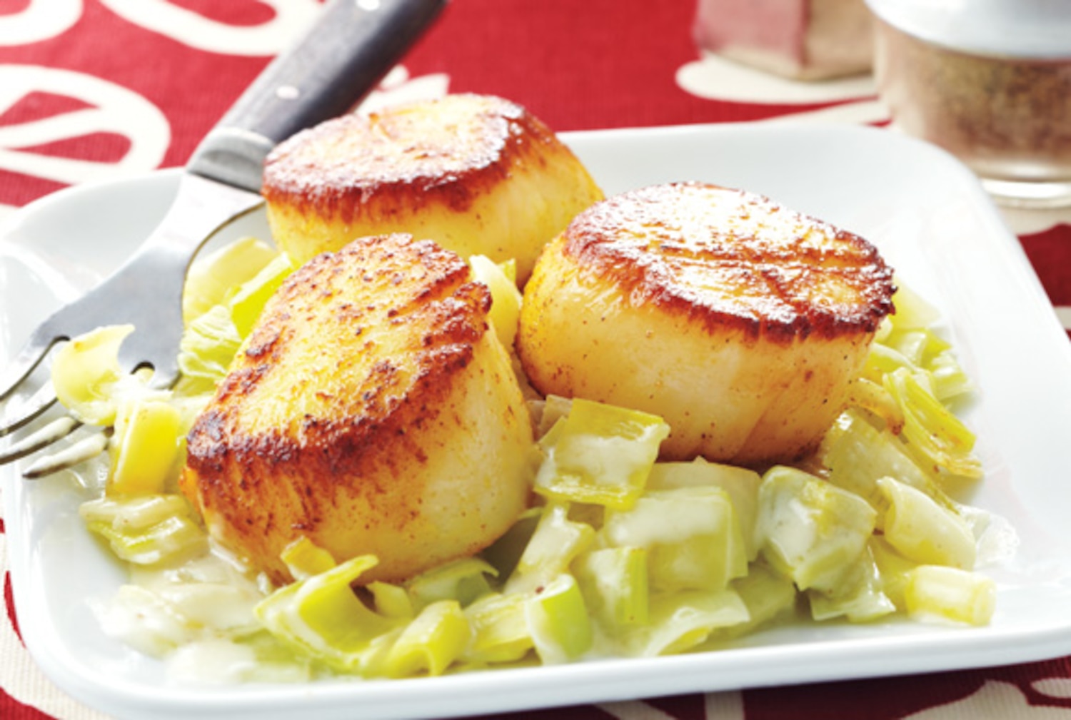 Curry-Seared Scallops With Creamy Leeks | Canadian Living