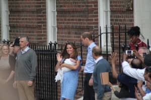 sm_The_Duke_and_Duchess_of_Cambridge_with_Prince_George
