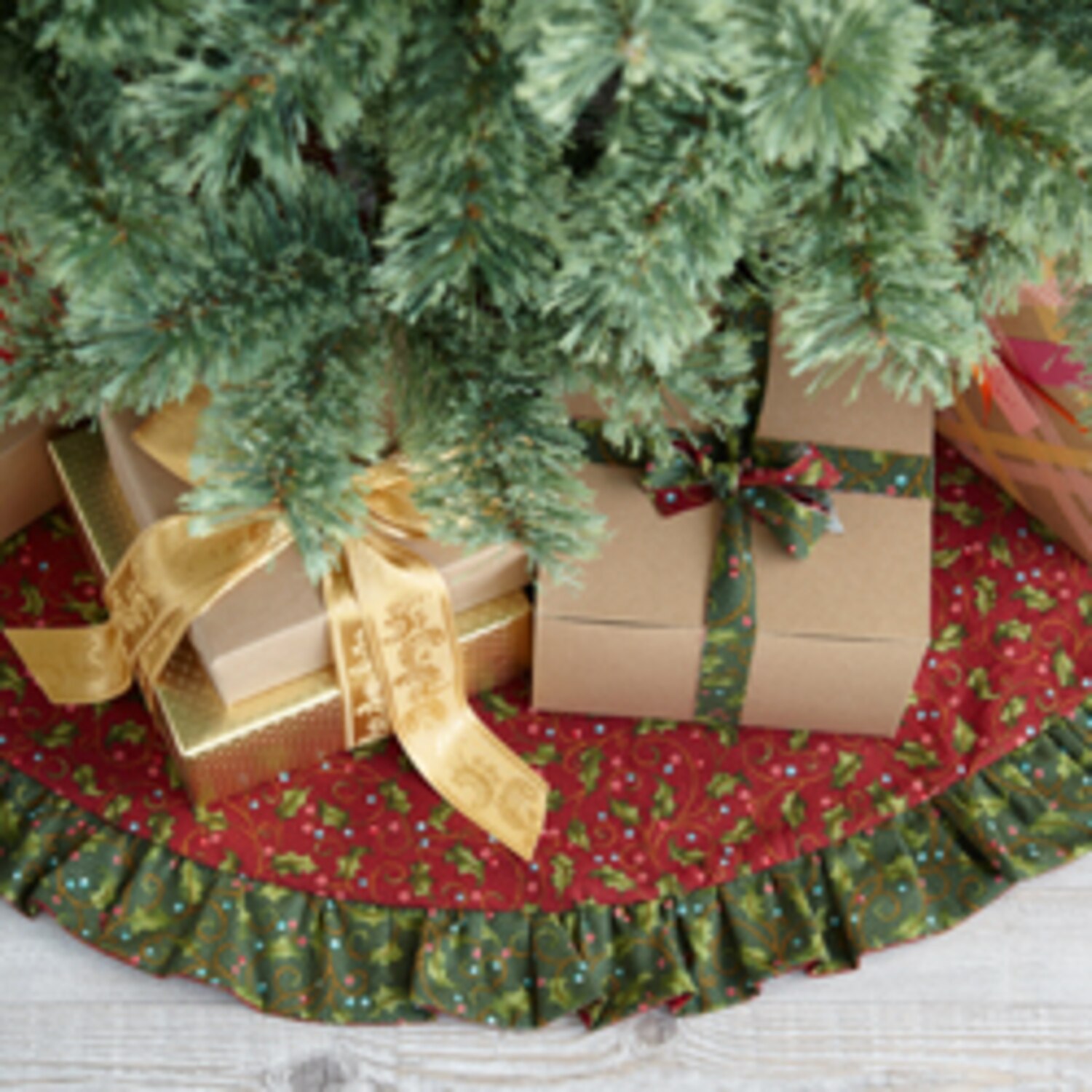 Quilted reversible Christmas tree skirt to sew Canadian Living