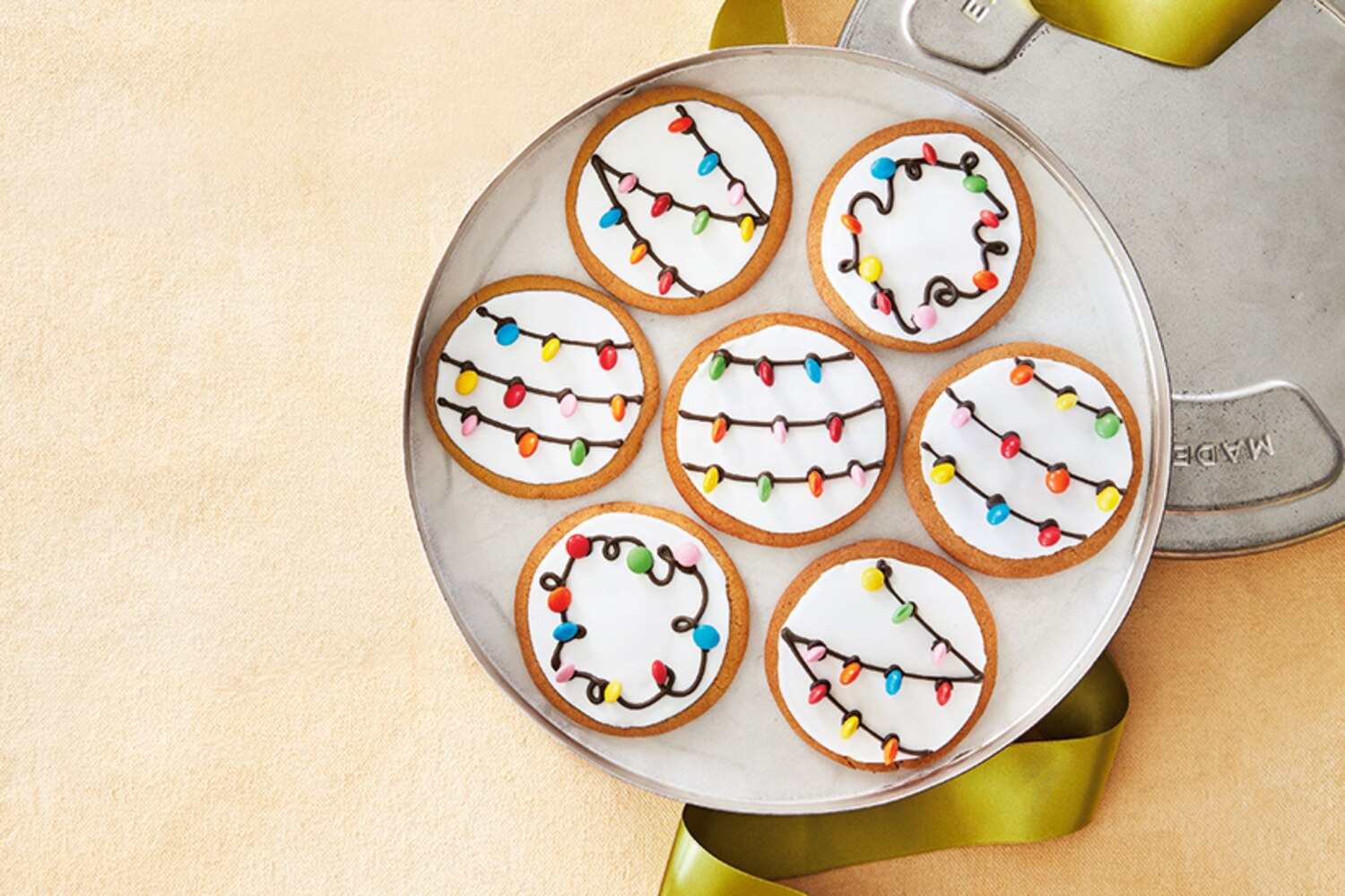 Christmas Light Gingerbread Cookies Canadian Living