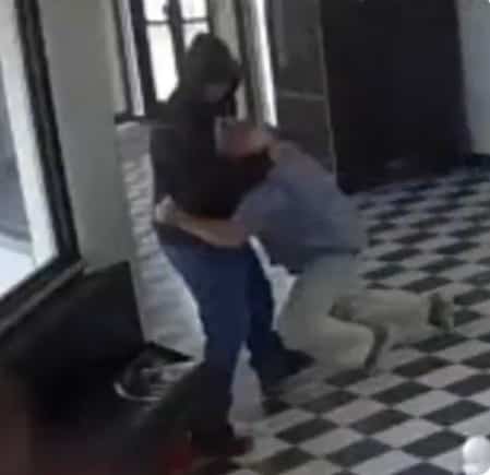 VIDÉO | Un directeur d'école maîtrise un tireur qui voulait faire «comme Columbine» dans l'Oklahoma