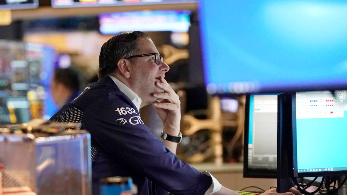 Les Bourses européennes chutent à la clôture, les matières premières flambent