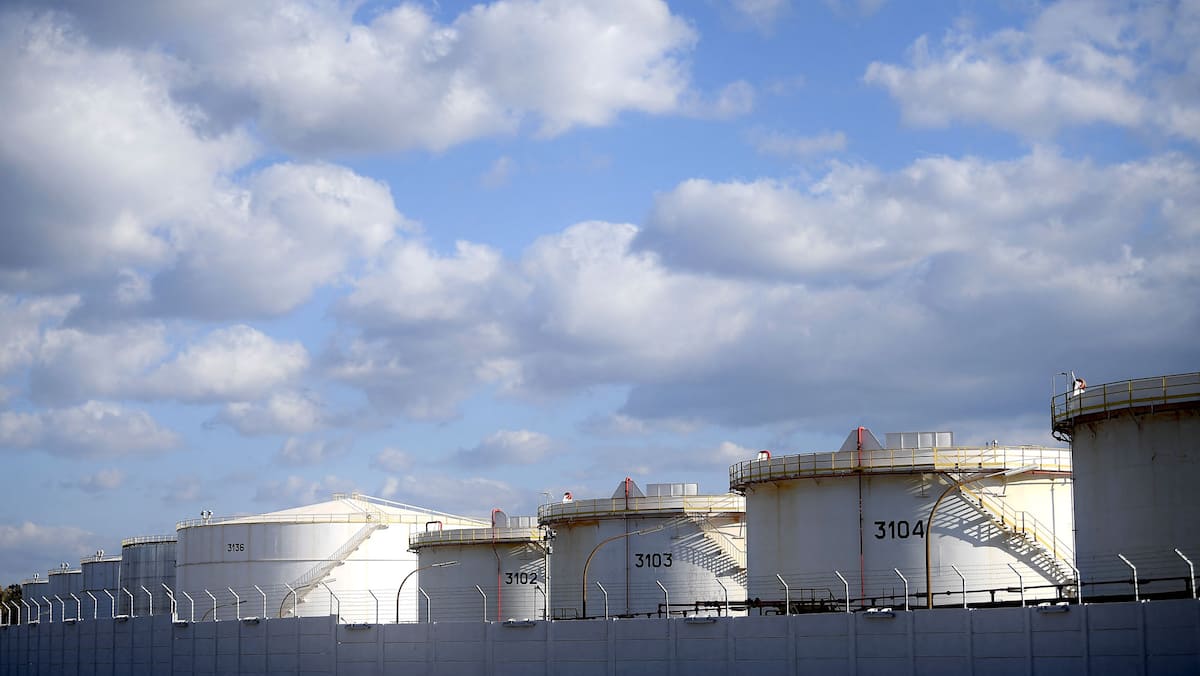 Ukraine, Chine, Iran: le pétrole chute, le WTI s'installe sous 100 dollars