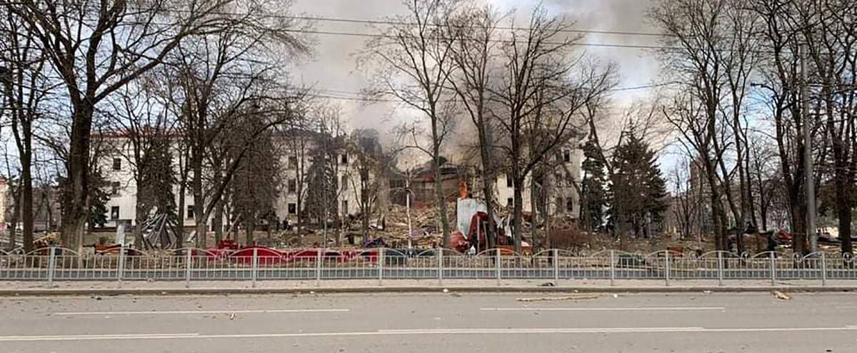 Théâtre de Marioupol: des «centaines» encore sous les décombres