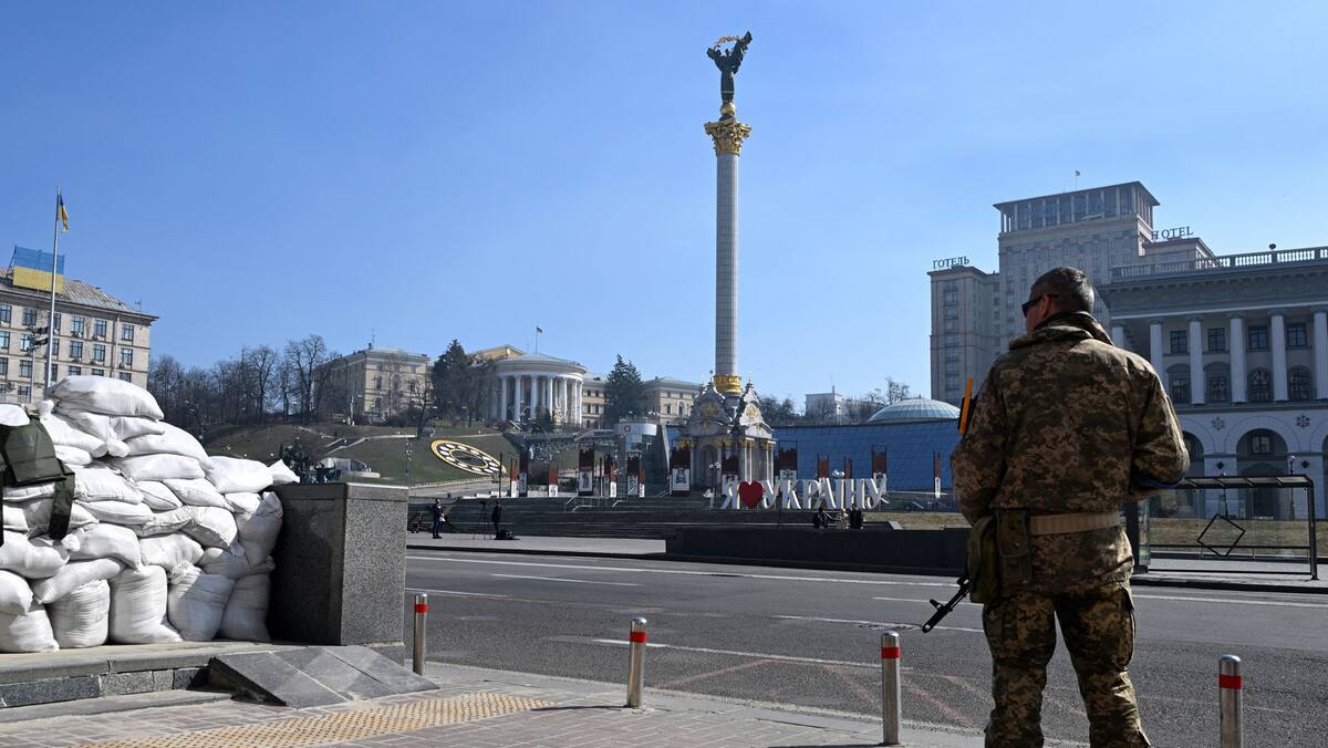 Kyïv toujours menacée, mais l'armée russe recule sur plusieurs fronts