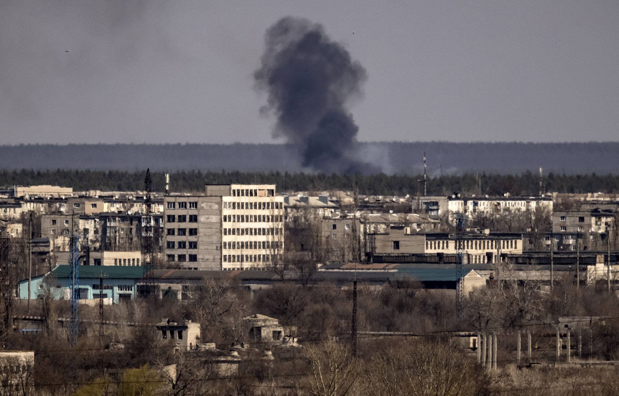 Dans le Donbass, des &eacute;vacuations sous les bombes