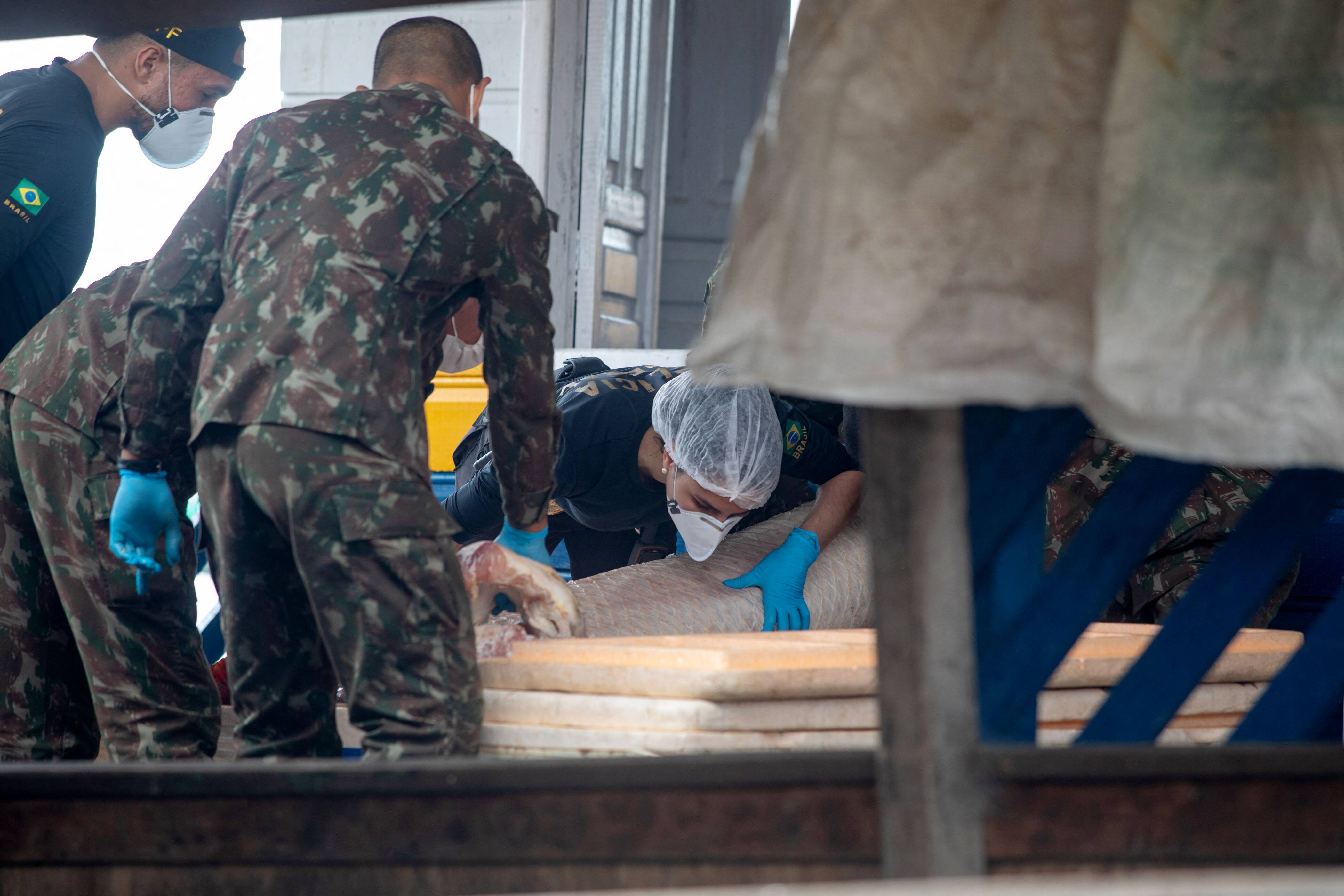 D&eacute;couverte d'effets personnels des deux disparus en Amazonie