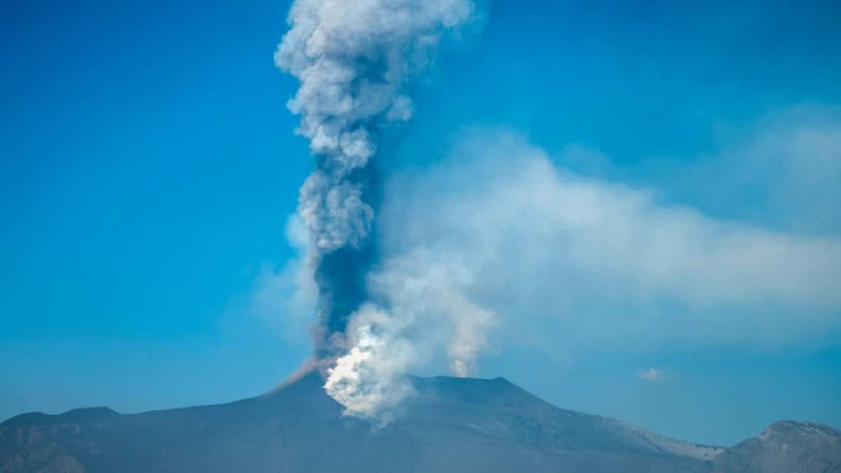 Il vulcano più alto d'Europa, l'Etna è cresciuto e raggiunge i 3.357 metri Il vulcano più alto d'Europa, l'Etna è cresciuto e raggiunge i 3.357 metri