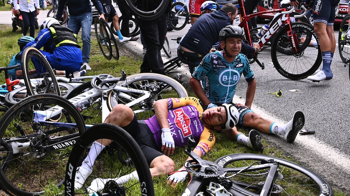 Chute massive au Tour de France: la spectatrice à la pancarte condamnée à une amende