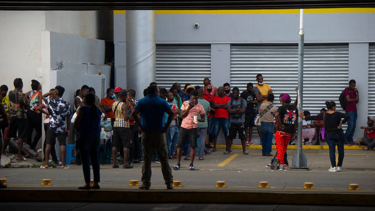 Des milliers de migrants campent sous un pont à la frontière sud des États-Unis