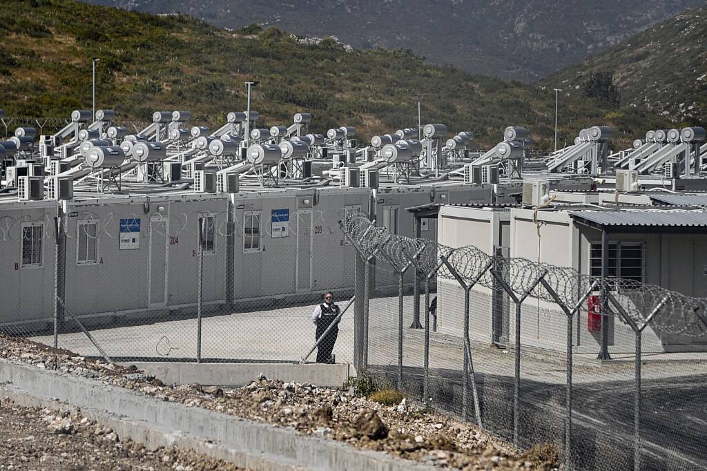 La Gr&egrave;ce inaugure &agrave; Samos son premier camp &laquo;ferm&eacute;&raquo; pour demandeurs d'asile