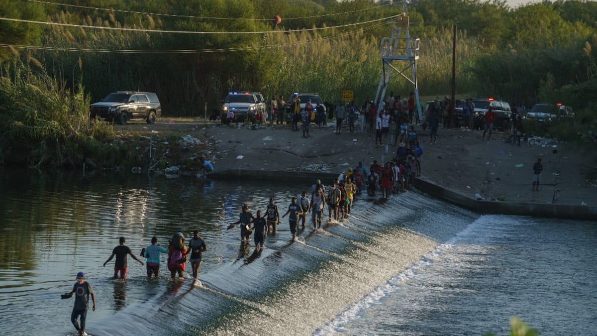 Crise à la frontière: Washington promet d'accélérer le rythme des expulsions de migrants par avion
