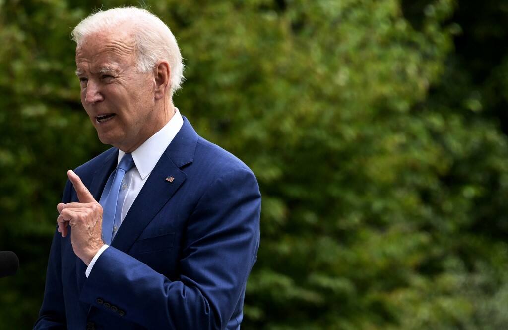 L'emploi d&eacute;&ccedil;oit, mais la reprise &laquo;va de l'avant&raquo;, assure Biden