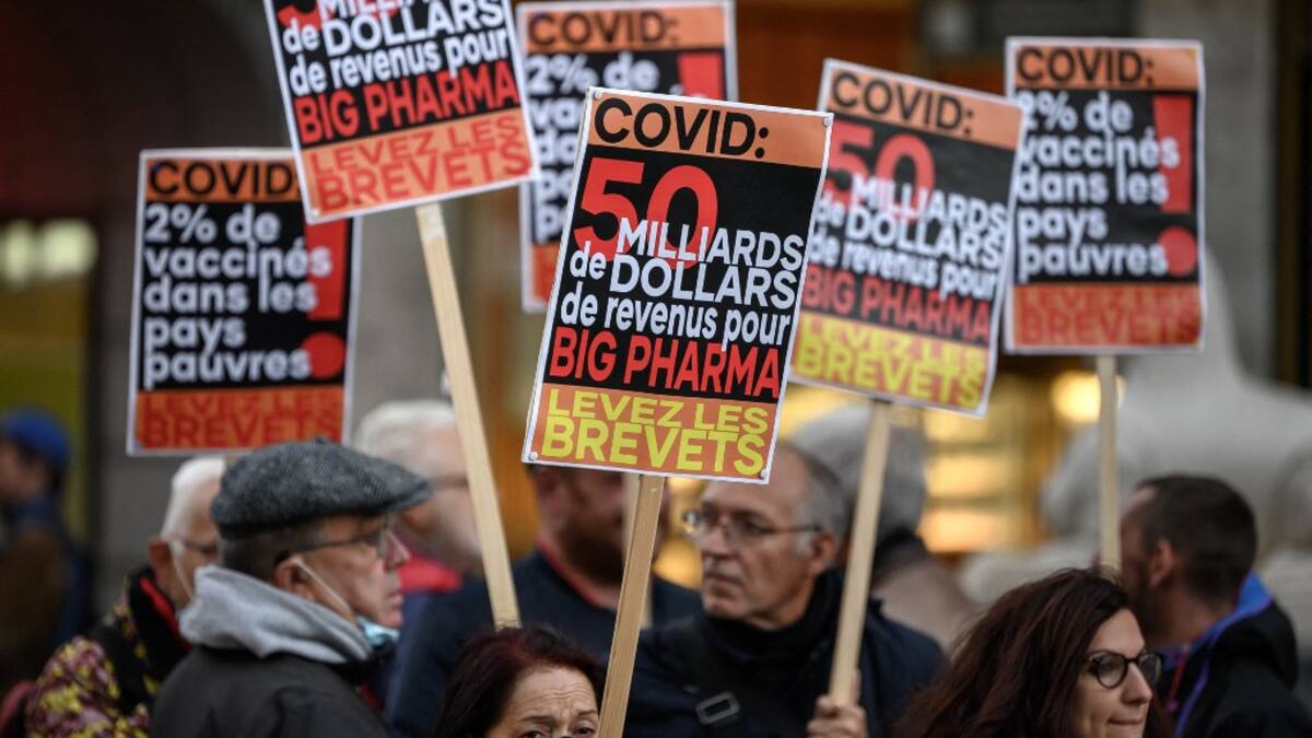 Plusieurs milliers de personnes contre les mesures anti-COVID à Genève