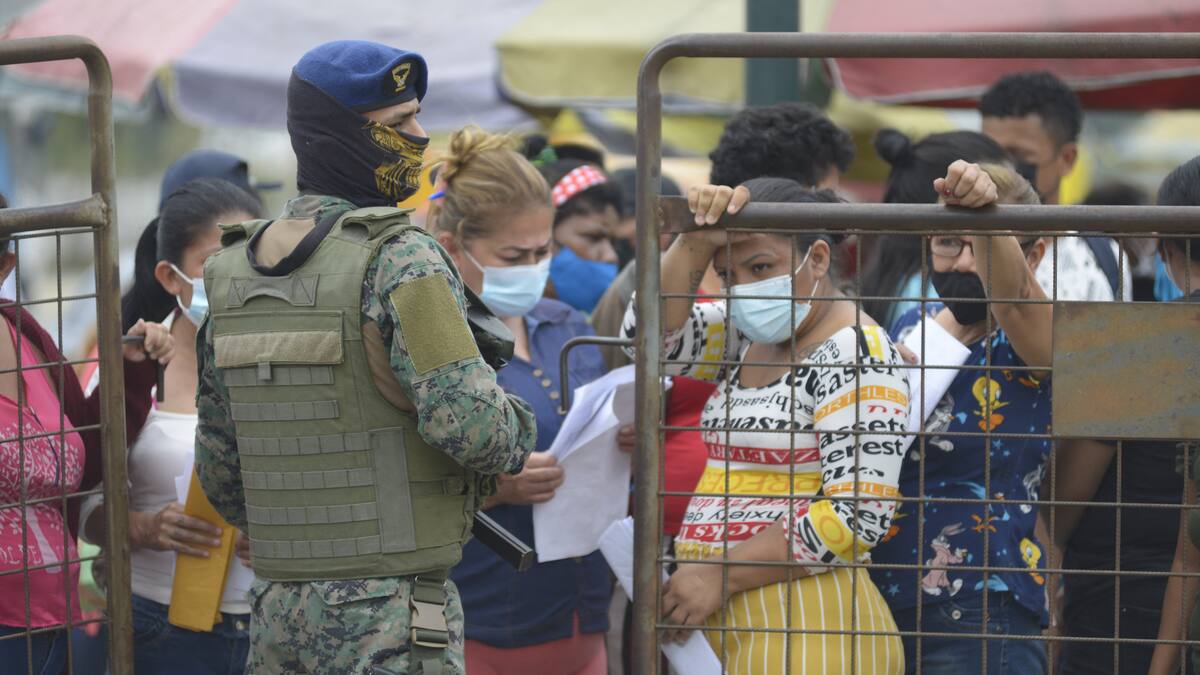 Prisons en Équateur : les chefs des armées et pénitentiaire démissionnent