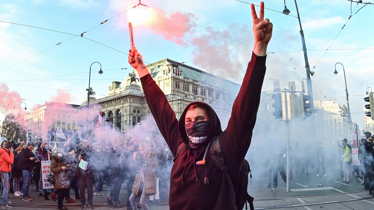 Vienne: des milliers de manifestants contre le confinement et la vaccination obligatoire