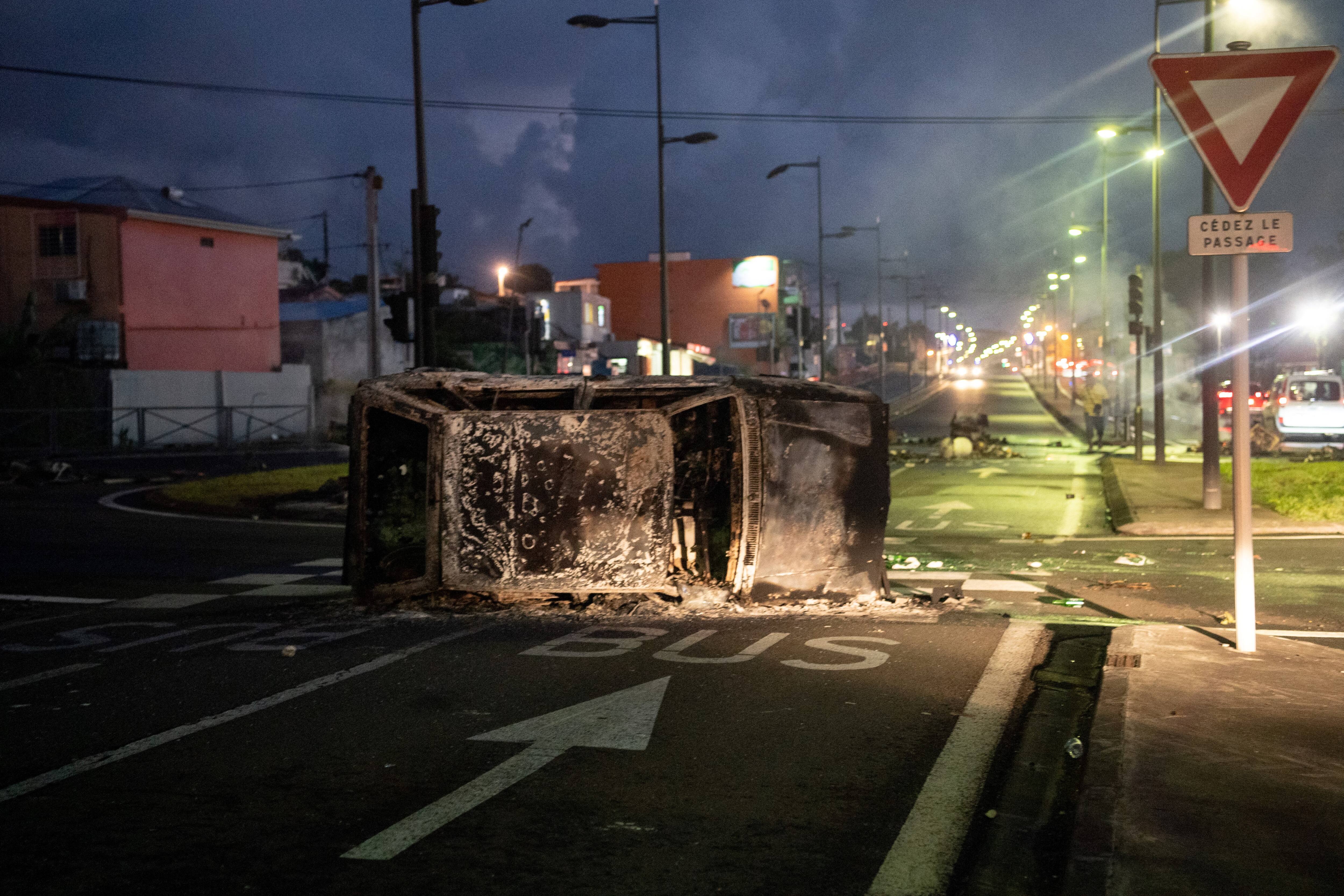 Antilles fran&ccedil;aises: violente contestation des mesures sanitaires