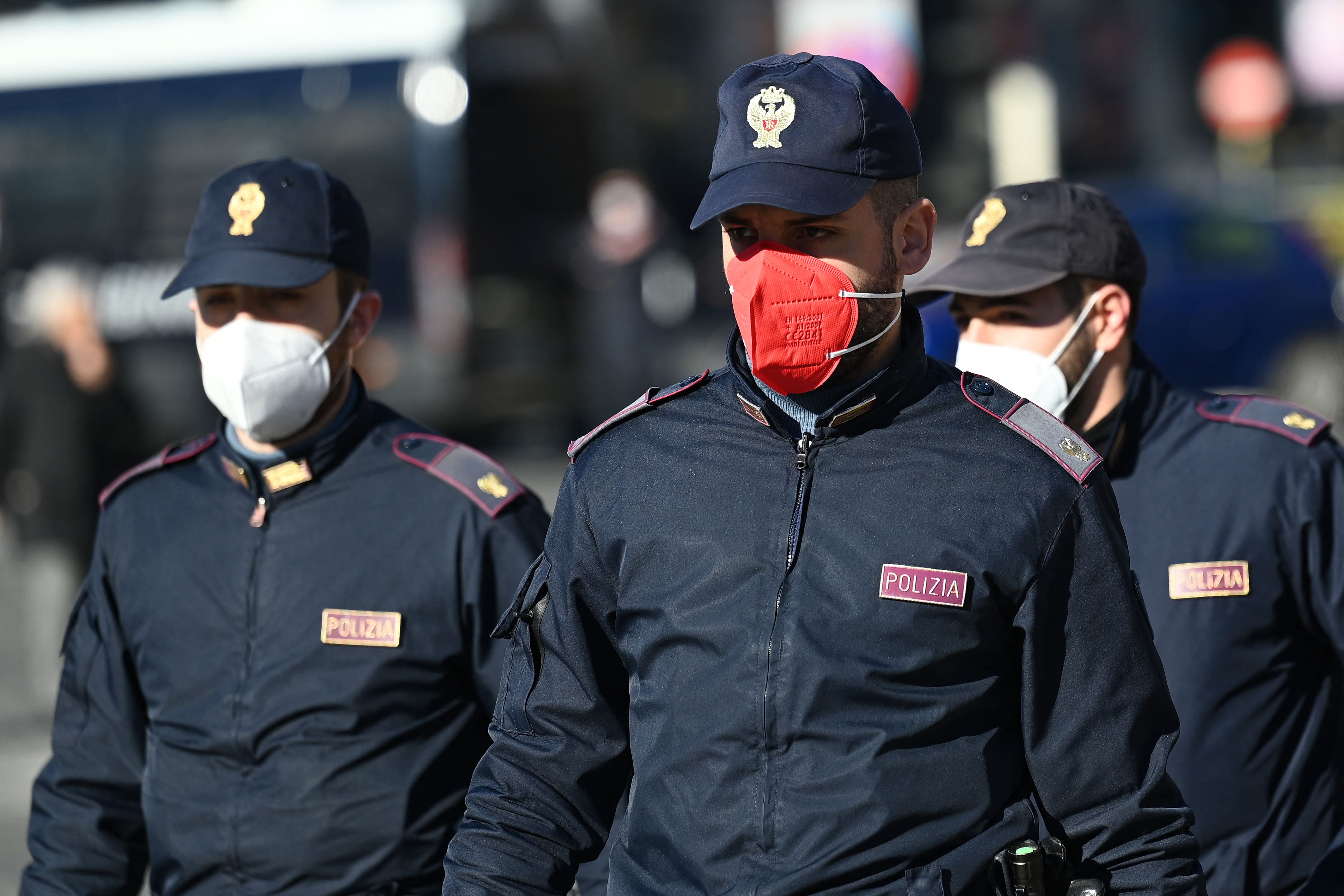 Un syndicat d&eacute;nonce des masques roses pour les policiers