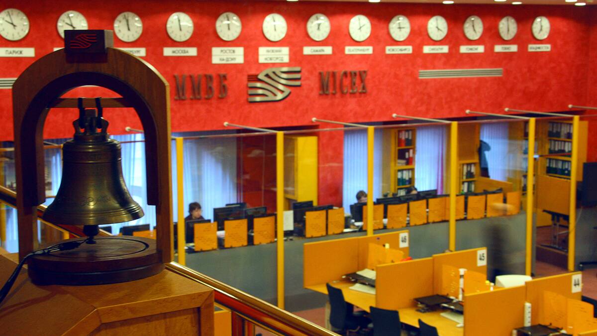 Ukraine: les indices boursiers russes chutent d'environ 10%