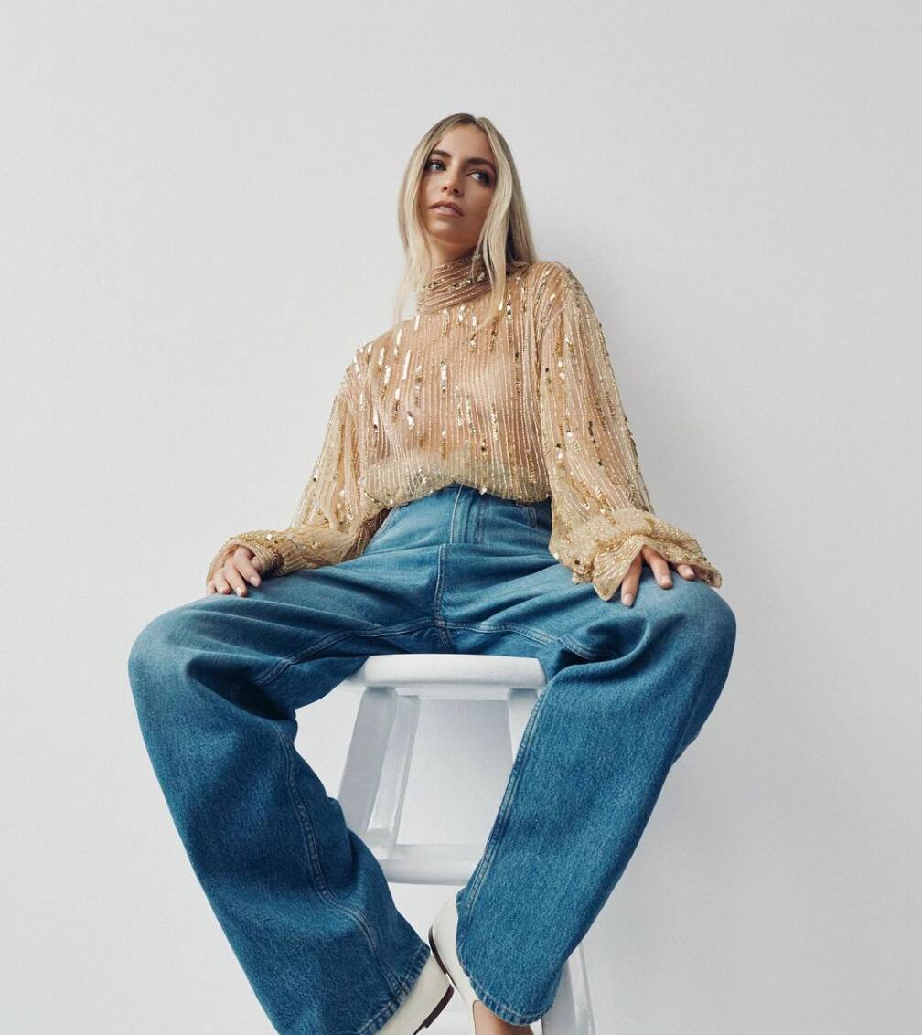 Ludivine Reding ose une minijupe très risquée