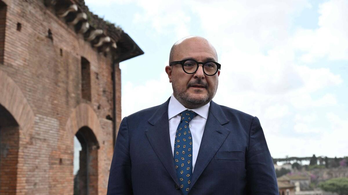 Sexe, politique et lunettes connectées: un ministre italien empêtré dans un scandale d’adultère avec une influenceuse démissionne