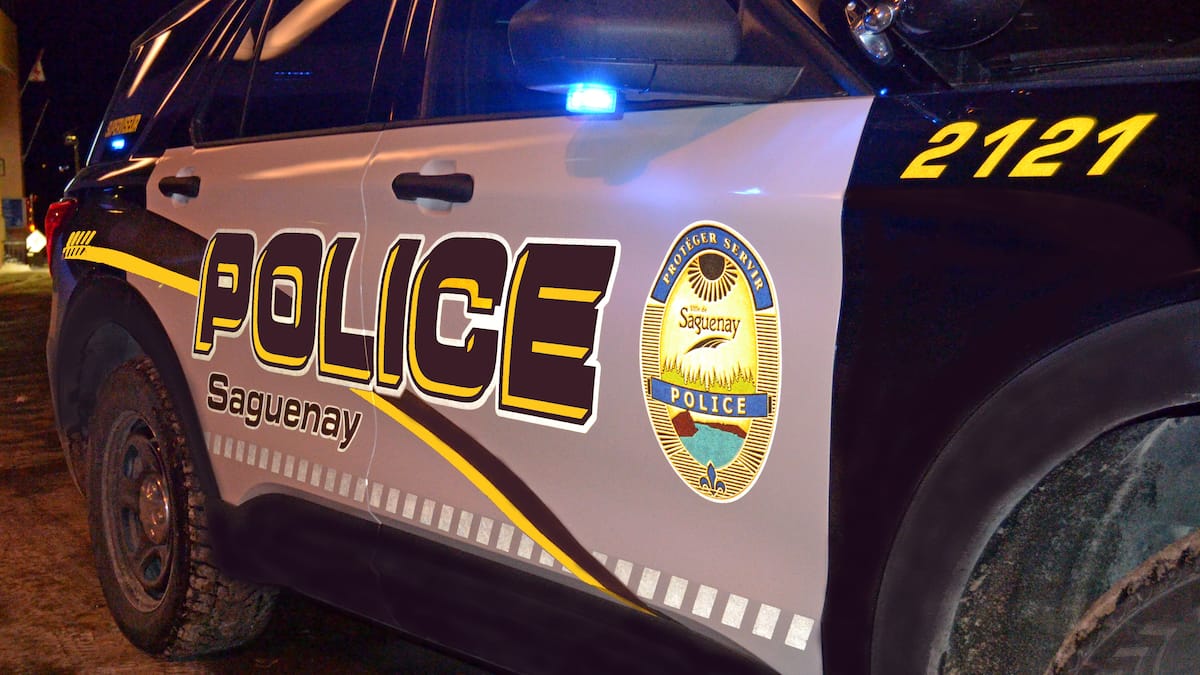 Chicoutimi: il mord le propriétaire d’un bar après avoir été expulsé