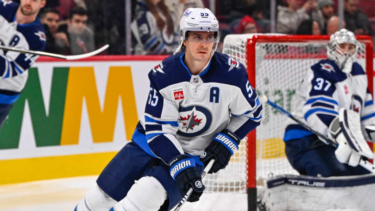 Photo : Le Journal de Montréal Dylan Larkin hué à Detroit marque un but malgré les tensions