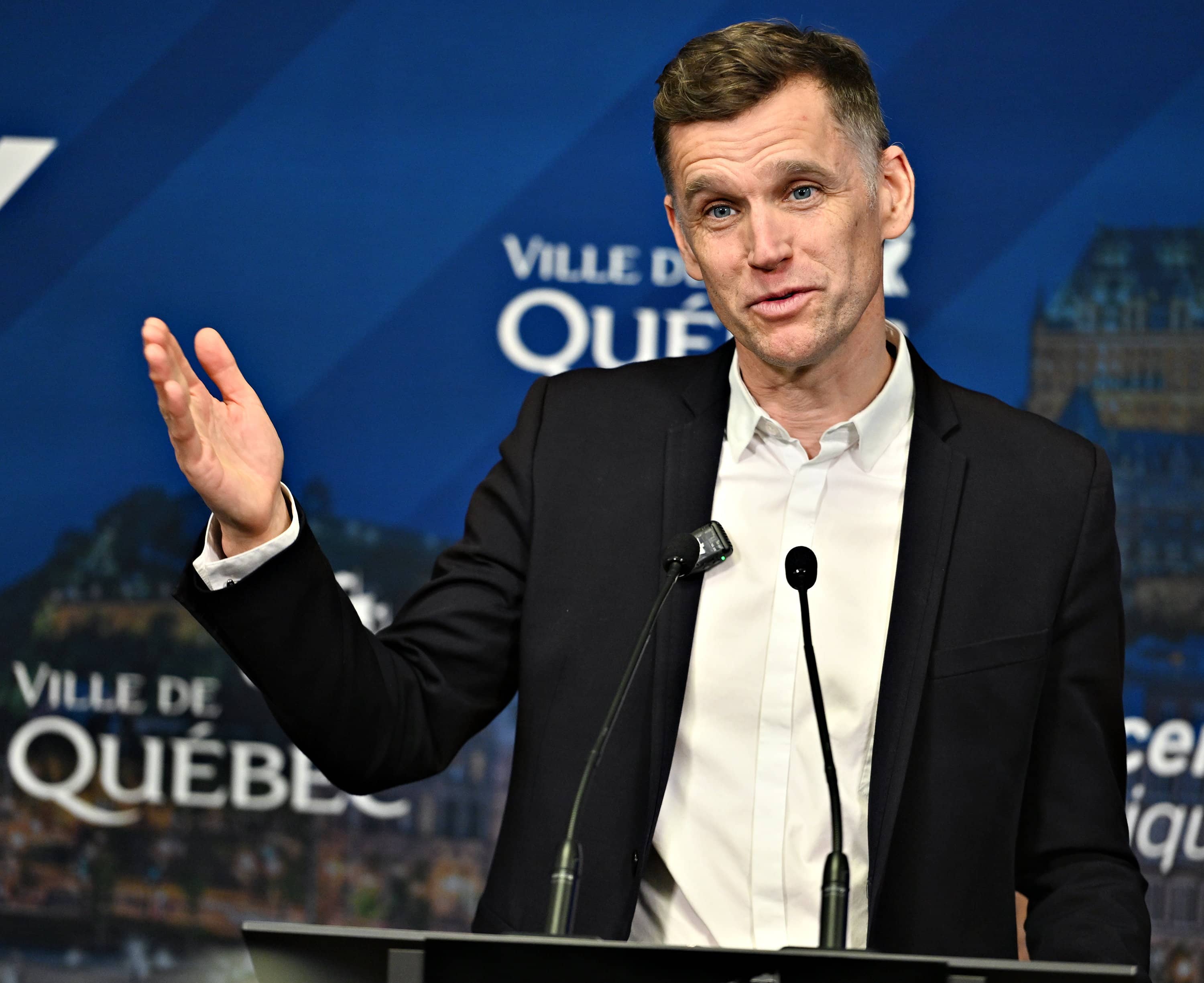 Quebec City Mayor’s Vacation Absence Sparks Privacy Controversy