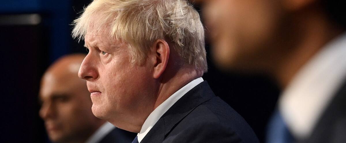 Boris Johnson se bat pour son poste en pleine vague de démissions dans son gouvernement