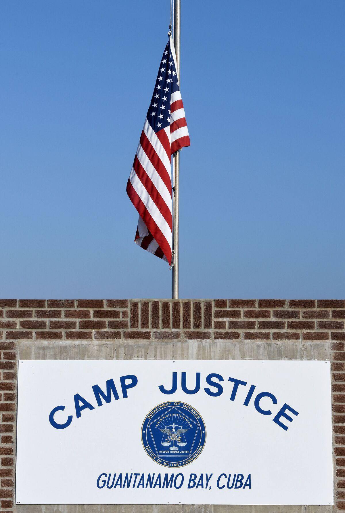 Des membres du jury militaire demandent la cl&eacute;mence pour un d&eacute;tenu de Guantanamo