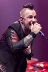 Adam Gontier singing with Three Days Grace in Quebec