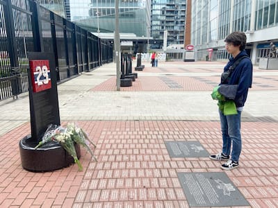 羅伯特·拉扎爾(Robert Lazar)是一位25歲的美國風格的美國人,於2025年9月6日前往貝爾中心,向肯·德萊頓(Ken Dryden)致敬。照片ZO