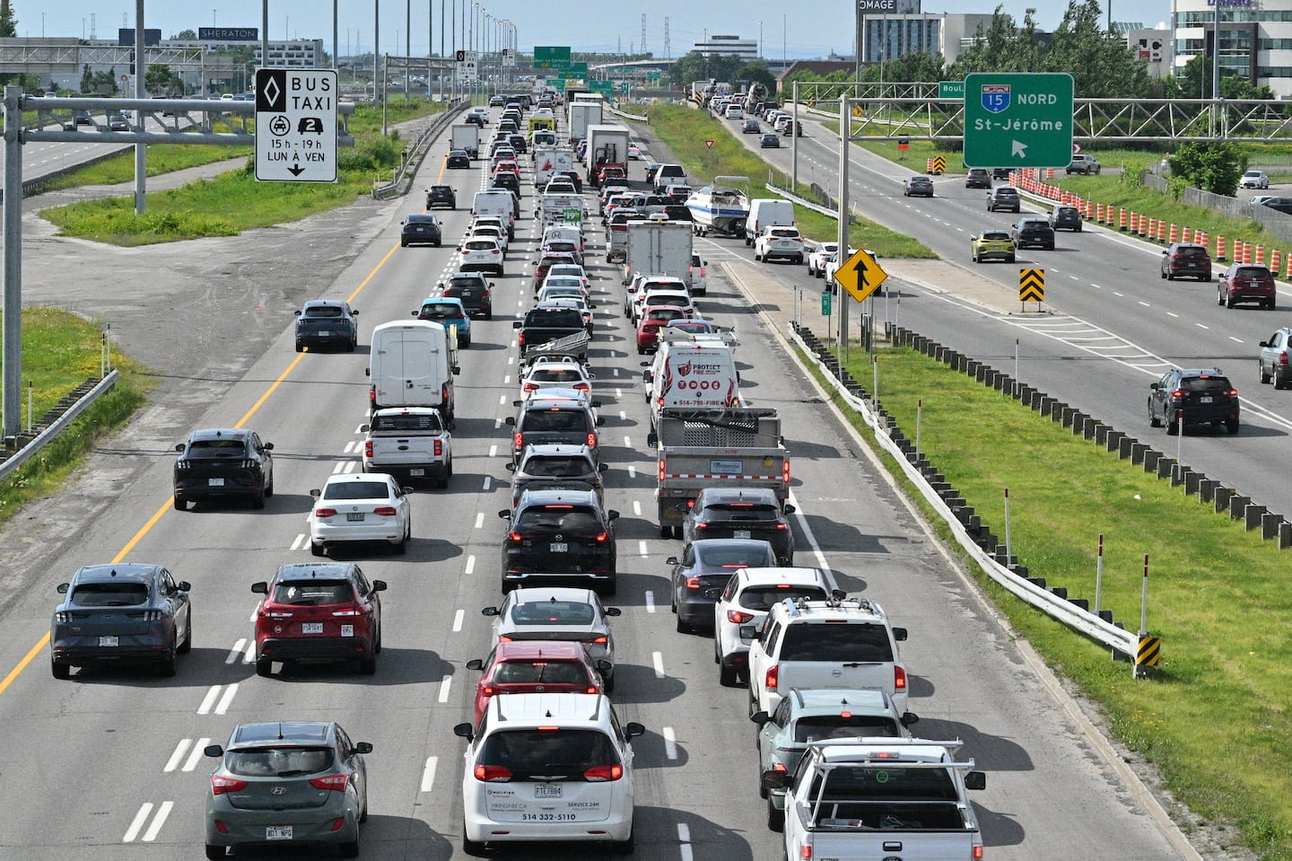 Fermeture temporaire de la voie réservée sur l'autoroute 15 vers Mirabel