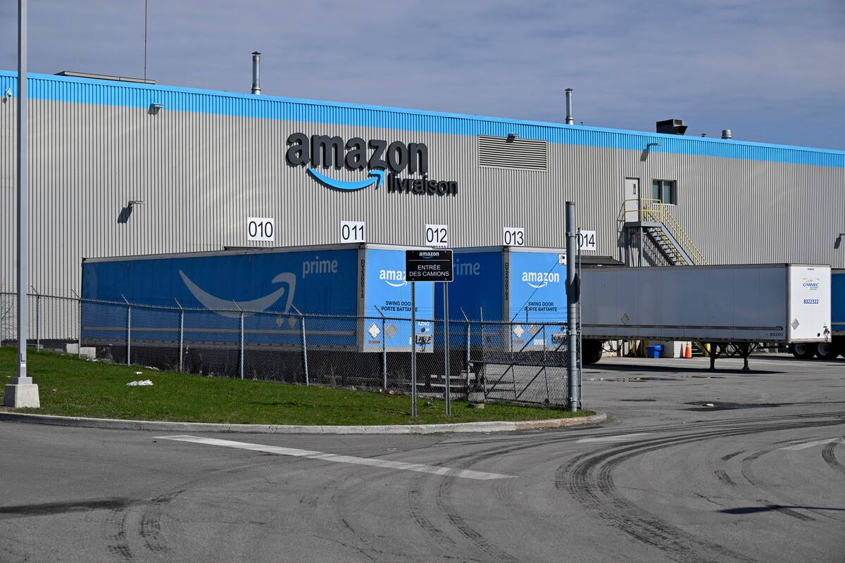 Piquetage devant Amazon à Laval: les employés haussent le ton | JDQ