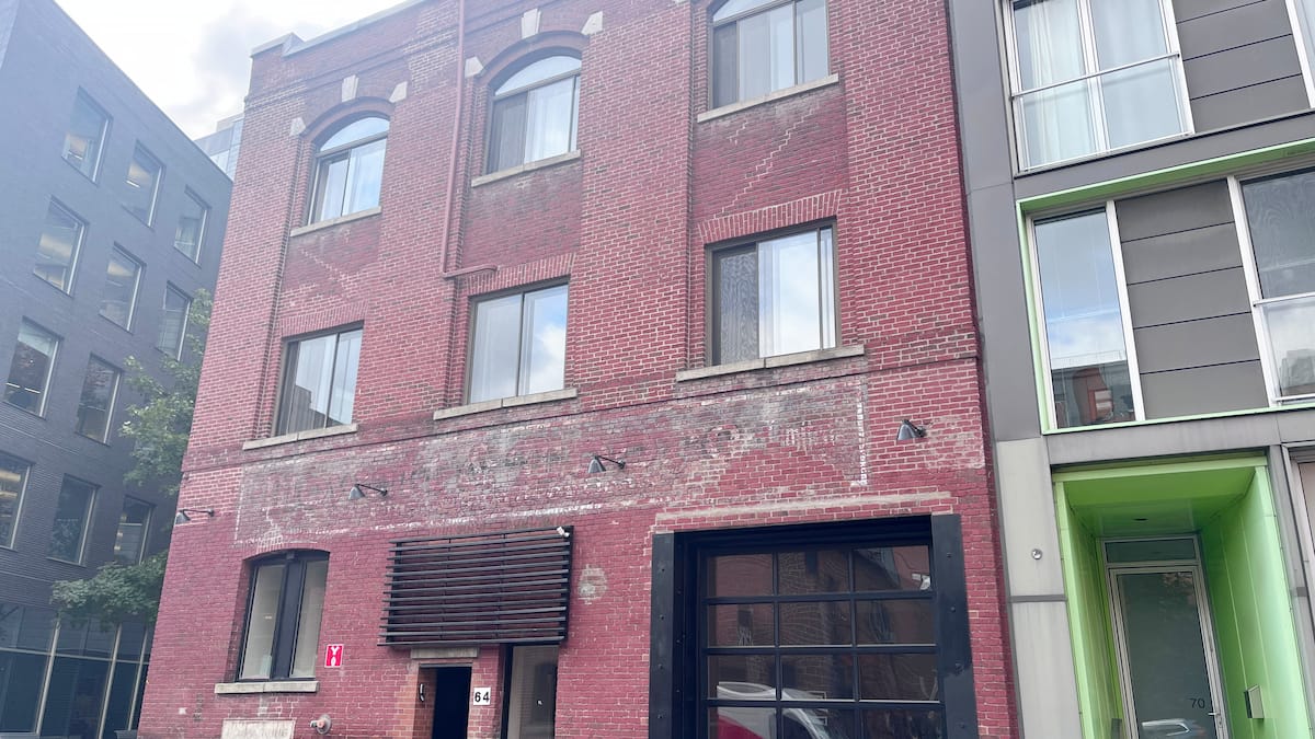 Incendie dans le Vieux-Montréal: une autre auberge dans un immeuble mis à l’amende