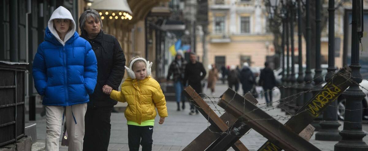 Guerre en Ukraine : frappe russe contre l’aéroport d’Odessa, la piste détruite