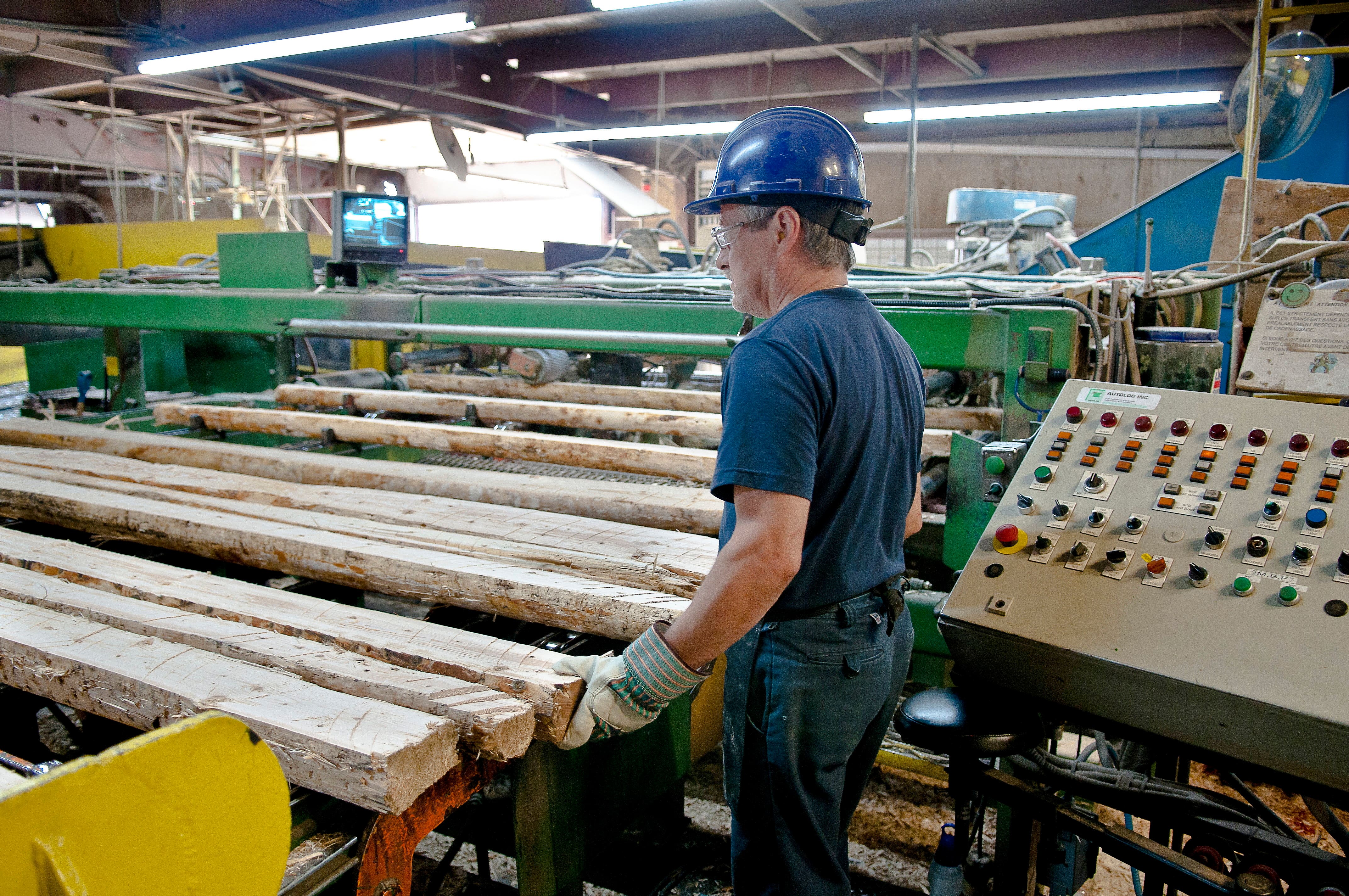 Des centaines d’emplois perdus dans l’industrie forestière en 2026: «On a le vent dans la face!»