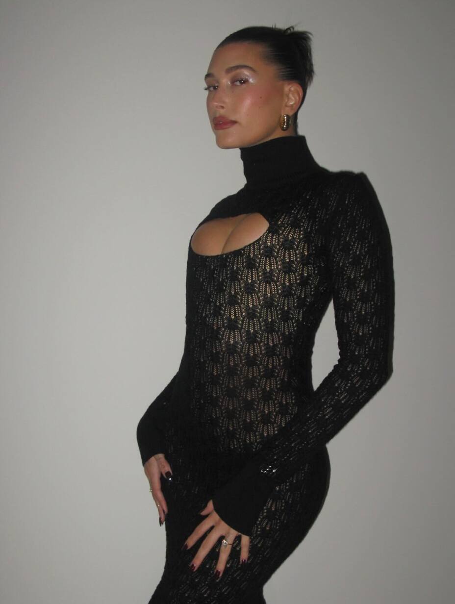 En lingerie, Hailey Bieber a obnubilé ses fans