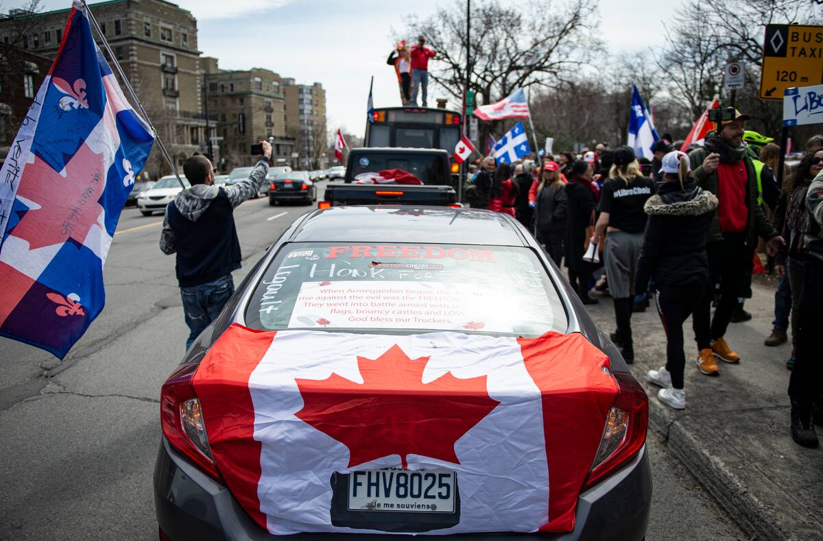 Des dizaines de manifestants pour le convoi &agrave; Montr&eacute;al
