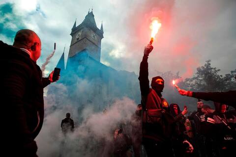 Thousands of demonstrators in Prague