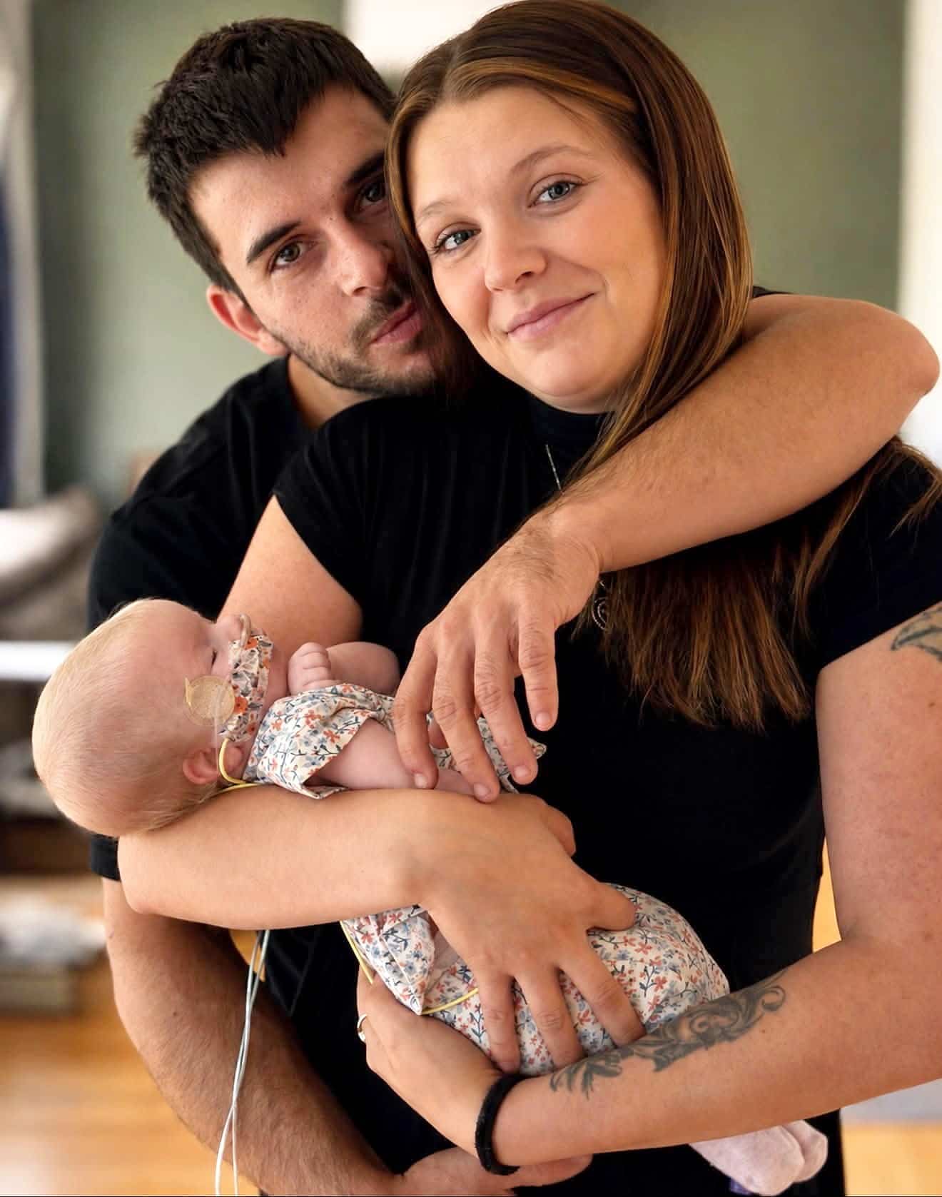 «Maman, t’as l’air d’une infirmière»: un syndrome rare empêche leur bébé de téter ou même de pleurer